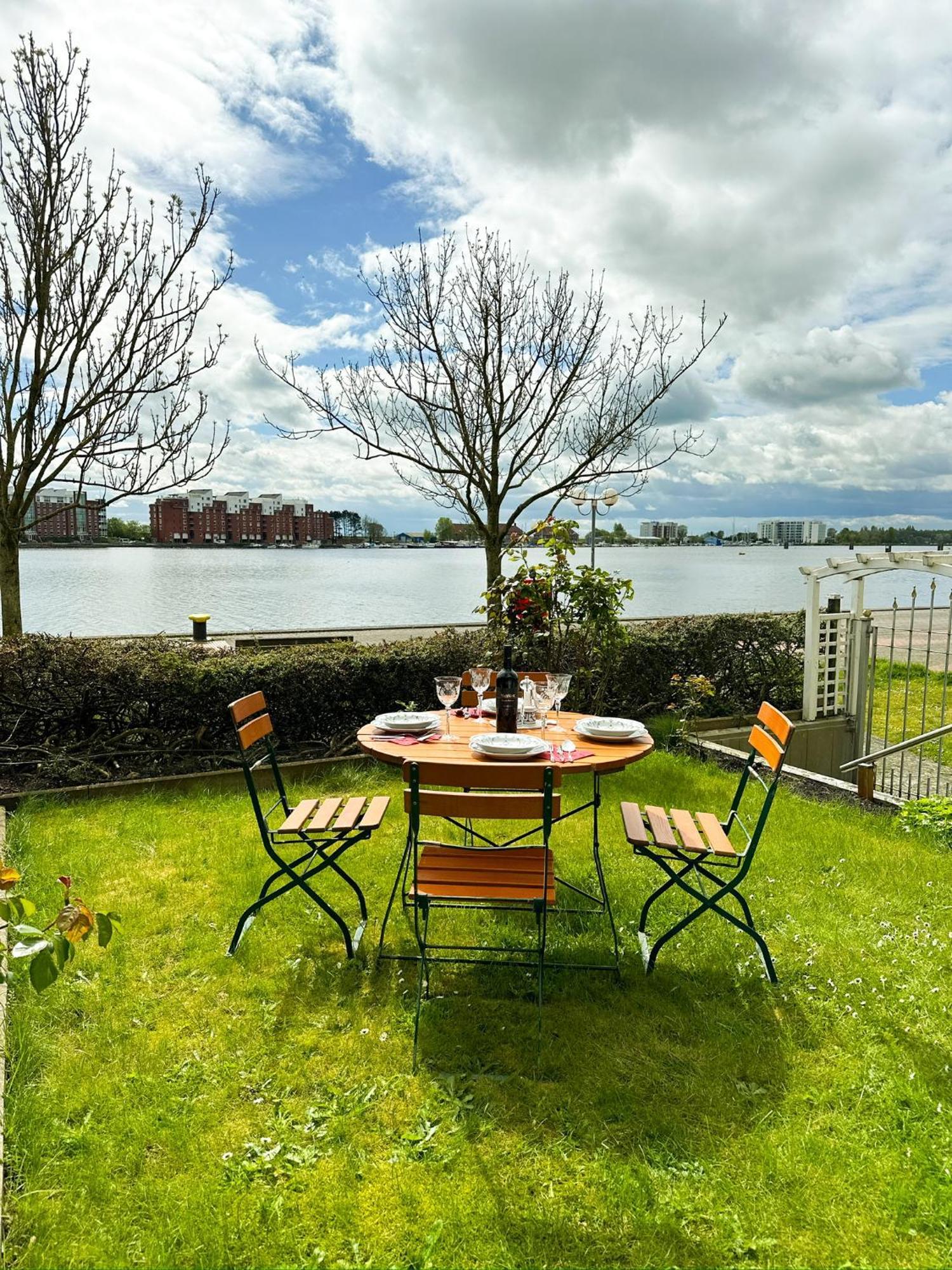 Ferienwohnung Havenblick Вилхелмсхафен Екстериор снимка